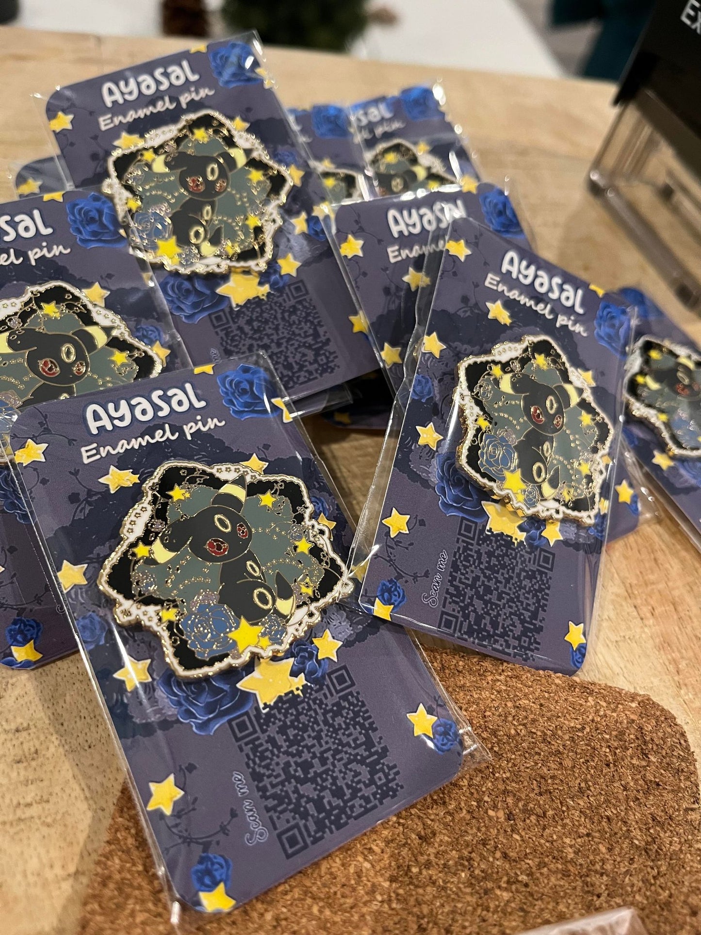 Umbreon Enamel Pin Eeveelutions "Lace & Flowers" Collection